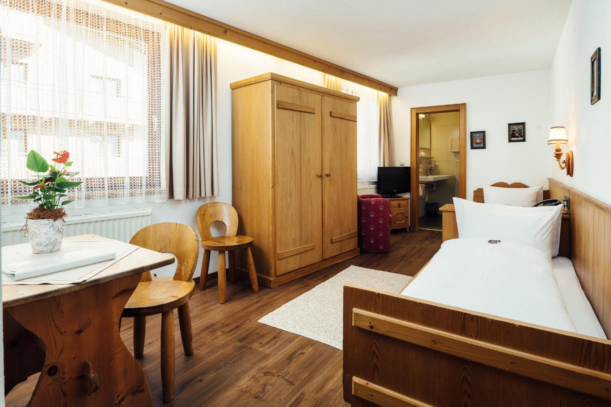 Deluxe Double or Twin Room,1549788964:JPEG